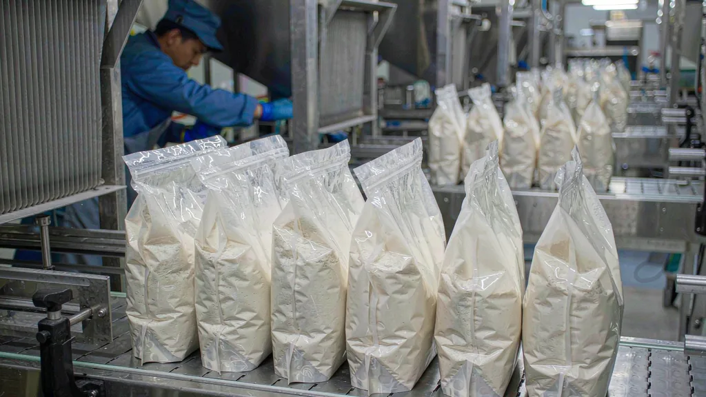 农药和化肥软包装怎么选：耐腐蚀、阻隔、防伪与运输安全的四个硬约束